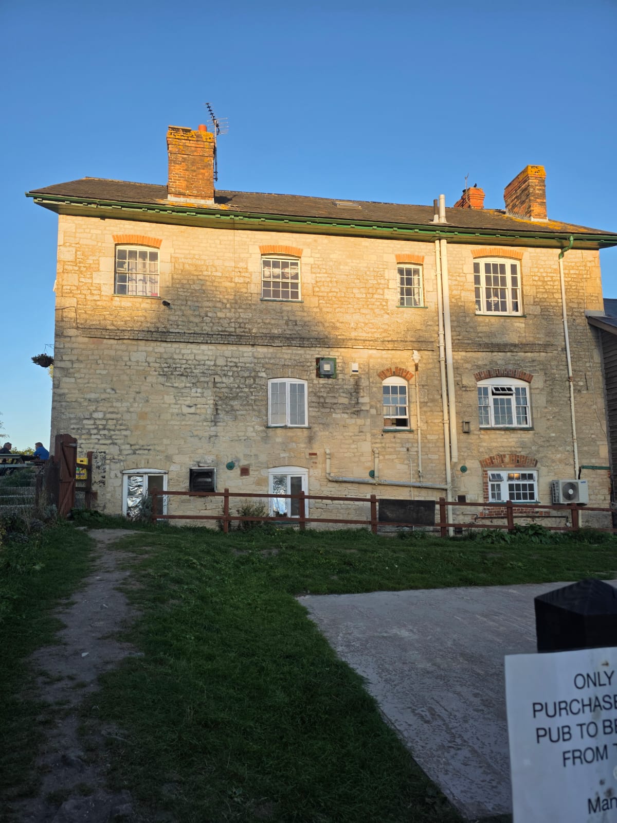 The 1810 stone pub, rebuilt after the fire of the 1850s
