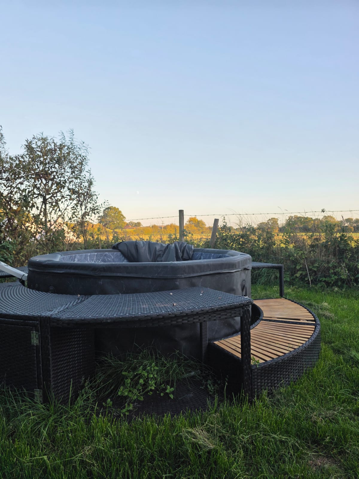 Hot tub on the field edge, looking out across the Vale of Pewsey